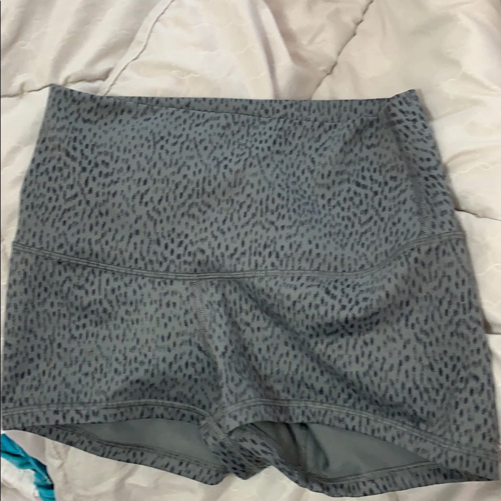 Lululemon shorts gray and black size 6